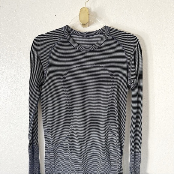 Lululemon Run: Swiftly Tech Long Sleeve Crew top size 8 - Picture 4 of 11